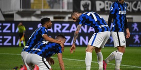 Perisic risponde a Farias, l'Inter pareggia con lo Spezia: +10 sul Milan