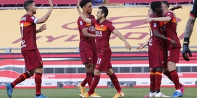 Pellegrini e Mayoral trascinano la Roma: 5-0 show al Crotone!