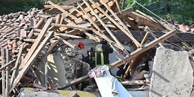 Crolla palazzina a due piani a Torino, vicino l'Allianz Stadium