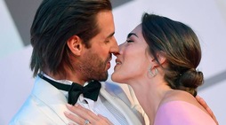 Venezia, Tamberi con la fidanzata: festival di baci sul red carpet