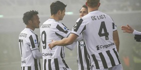 Lampo Morata, gioiello Cuadrado: festa Juve nella nebbia di Bologna