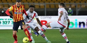 Serie B, beffa Cremonese: il Lecce passa 2-1 al 91'