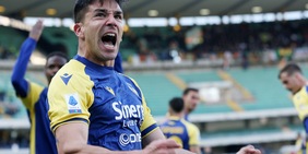 È Simeone l'eroe del derby Verona-Venezia: tripletta show, vola Tudor