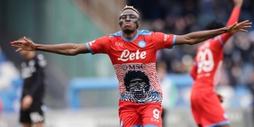 Osimhen super, il Napoli rincorre lo scudetto: Udinese battuta