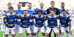 Juve in campo con la nuova maglia: la 'prima' con il Bologna