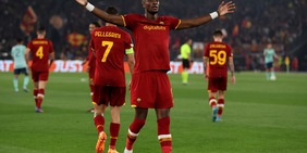 Abraham stende il Leicester: la Roma è in finale di Conference League