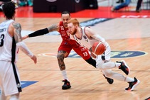 Basket, il segnale di Bologna. Gli applausi per Sassari