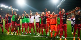 Cagliari in finale playoff: che festa a Parma sotto la curva ospiti