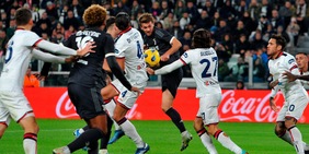 Juve-Cagliari, fischia CalVARese: dubbi sul tocco di braccio di Augello