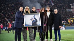 Mihajlovic, l'omaggio prima di Bologna-Roma: "Sinisa sempre nel cuore”