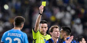 Napoli-Inter, fischia CalVARese: Rapuano sbaglia tutto, Calhanoglu risparmiato