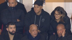 Psg, caso Mbappè? Luis Enrique lo sostituisce dopo 45', lui reagisce così