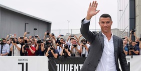 Cristiano Ronaldo, sei anni fa il bagno di folla al J Medical
