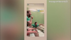 Berardi, che risate con il compagno di squadra