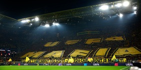 Dortmund-Celtic, lo spettacolo delle tifoserie contro: le coreografie Dortmund-Celtic, lo spettacolo delle tifoserie contro: le coreografie