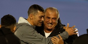 Conceicao, abbraccio e sorrisi con Terim prima della semifinale Juve-Milan