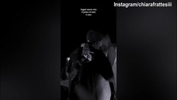 Il 2025 inizia con il primo bacio per la coppia Geolier-Chiara Frattesi