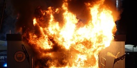 Incendio all’Etihad Stadium prima di Manchester-City Brugge: fiamme e paura