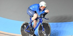 Doppietta europea per l'Italia del ciclismo: trionfano Matteo Bianchi e le ragazze del quartetto