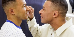 Mbappé, chi è il vero e chi la statua? Somiglianza incredibile