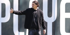 Un Ibra in più accanto al Milan: Zlatan in tribuna nella trasferta di Napoli