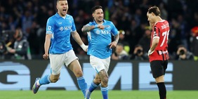 Scudetto, il Napoli ci crede: 2-1 al Milan, ma quanta paura