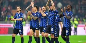 Abraham illude il Milan, Calhanoglu salva l'Inter: si decide tutto al ritorno