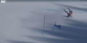 Brignone, le immagini della caduta: la gamba è rotta