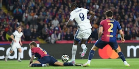 Thuram, che gioiello dopo 30'': colpo di tacco geniale, gol Inter con il Barcellona!