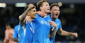 Napoli, altra notte di caos e passione sognando lo Scudetto