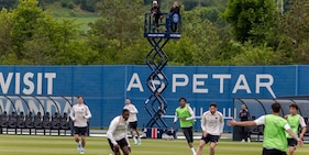 Luis Enrique dalla gru: il Psg si prepara così all'Inter e alla finale di Champions