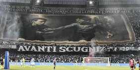 Napoli, la coreografia del Maradona per lo Scudetto soffiato all'Inter