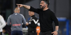 Gattuso e le due taniche da portare a Coverciano