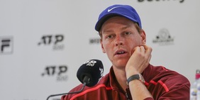 Sinner, la differenza fra i tifosi di Halle e i cafoni del Roland Garros