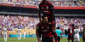 Danilo trascinatore: gol del sorpasso al Chelsea e festa Flamengo