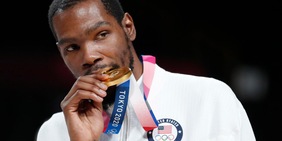 Nba, Durant agli Houston Rockets dopo uno scambio storico a 7 squadre: i dettagli