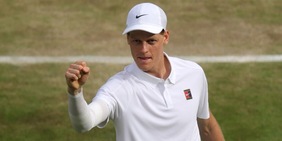 Sinner, il gomito d'acciaio di Wimbledon! Schiacciato Shelton senza pietà, ora Djokovic