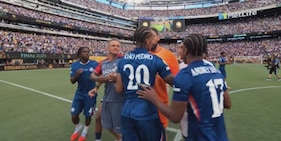 Luis Enrique perde la testa: schiaffo a Joao Pedro! Caos dopo Chelsea-Psg