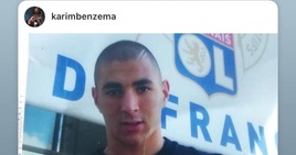 Vlahovic si crede Benzema: l'autoparagone social scatena i tifosi Juve