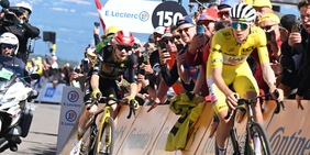 Salita, caldo e vento: Pogacar sul Ventoux respinge Vingegaard