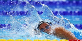 Quadarella polverizza il record europeo, Ceccon d’argento nei 100 dorso: l’Italia al Mondiale