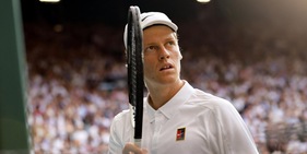 Sinner raggiunge Alcaraz e si qualifica per le Nitto Atp Finals di Torino