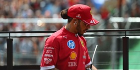 "Hamilton deve ritirarsi, si sta prendendo in giro": Ecclestone brutale