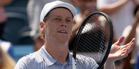 Sinner ci scherza su, la dura giornata d’ufficio e la proposta a Vagnozzi: “Andiamo?”