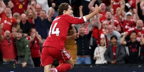 Liverpool, l'urlo di Chiesa! 4-2 al Bournemouth all'ultimo respiro. Diogo Jota, omaggio e brividi