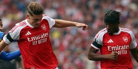 Gyokeres, prima doppietta: l'Arsenal ne fa 5 al Leeds. L'Aston Villa perde di misura