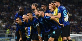 L'Inter passeggia, Toro travolto e contestato a San Siro: finisce 5-0, show Thuram e Chivu gongola