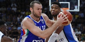 L'Italia di Pozzecco stecca la prima agli Europei di basket: vince la Grecia di Giannis