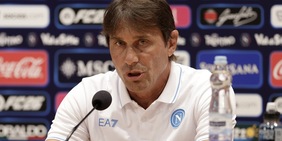 Conte canta Napoli: "Cagliari? Scurdammoce 'o ppassato. Meret, Buongiorno, Scudetto e Champions..."