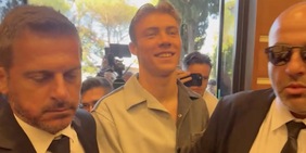 Hojlund, visite mediche e poi Napoli: Conte lo aspetta, quanto incassa lo United